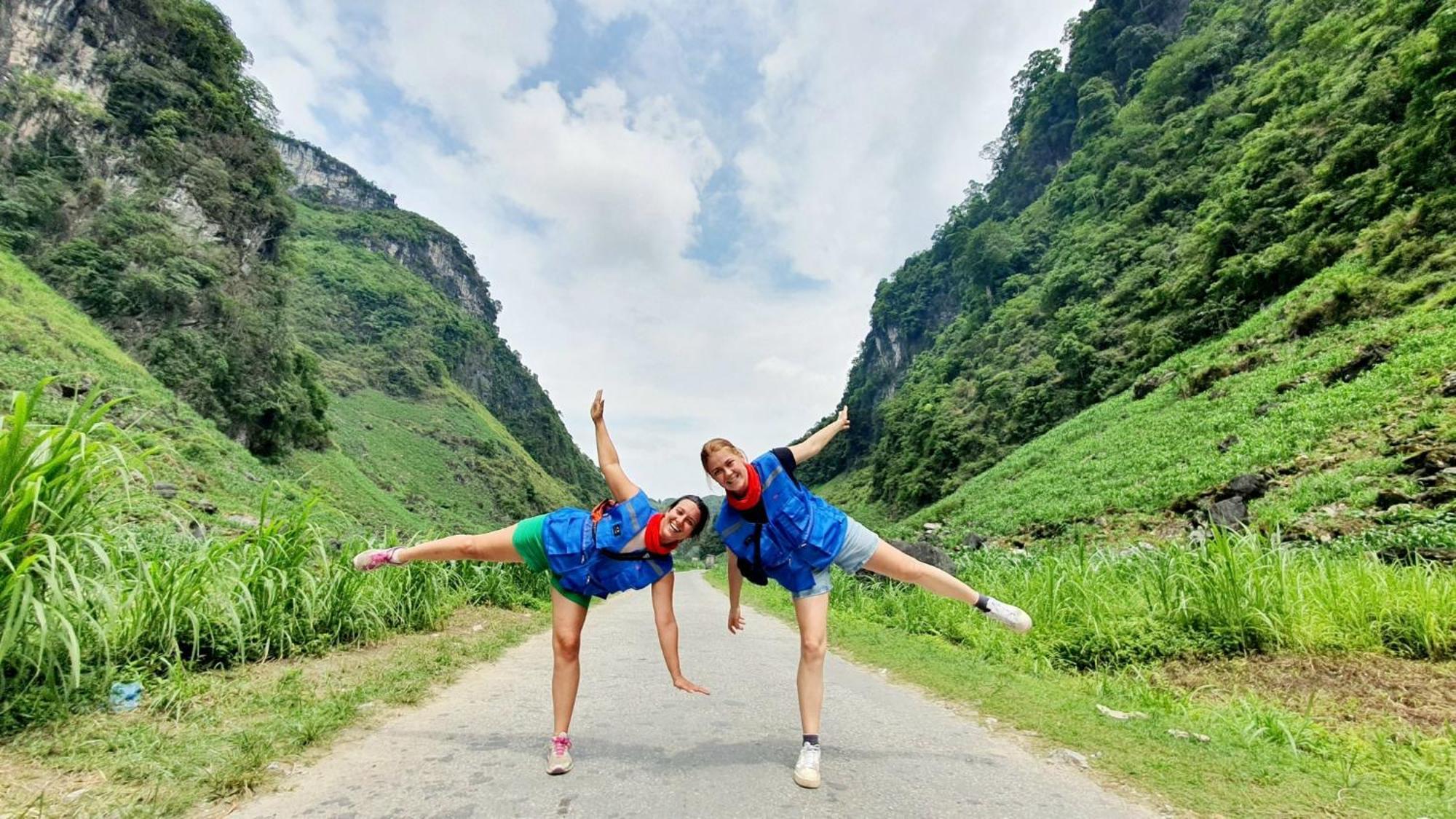 Yolo Ha Giang Adventures, Motorbike And Loop Tours Hotel Exterior foto