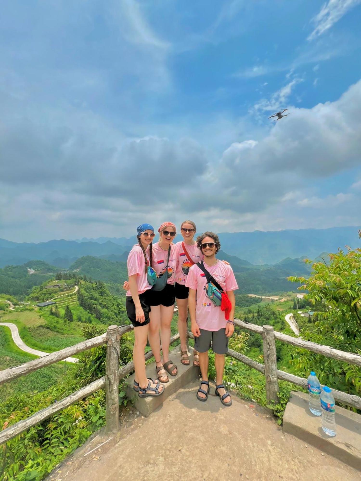 Yolo Ha Giang Adventures, Motorbike And Loop Tours Hotel Exterior foto