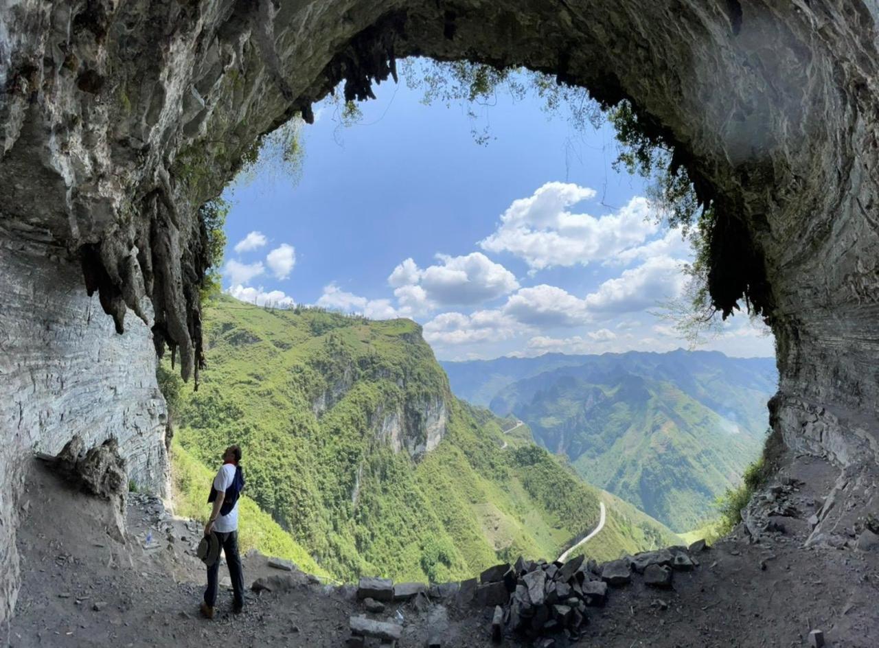 Yolo Ha Giang Adventures, Motorbike And Loop Tours Hotel Exterior foto
