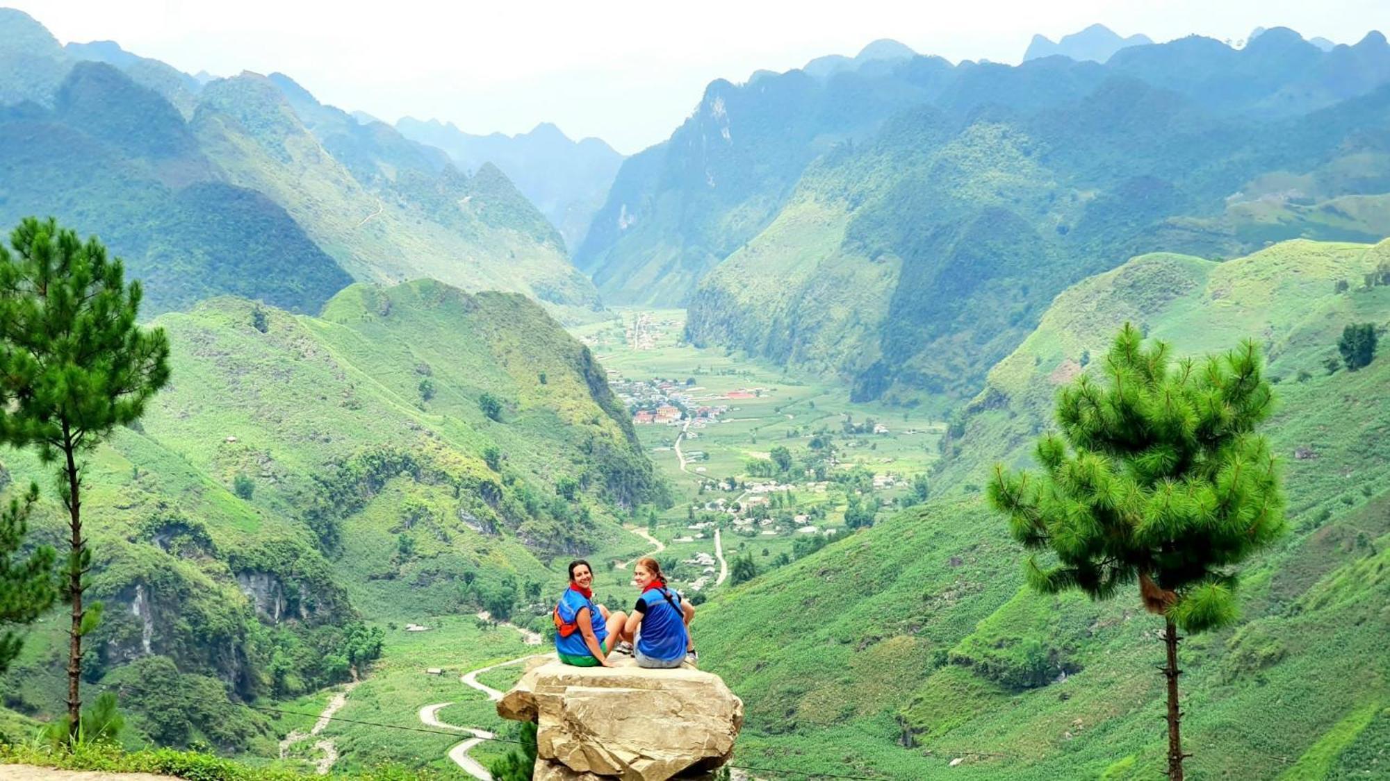 Yolo Ha Giang Adventures, Motorbike And Loop Tours Hotel Exterior foto