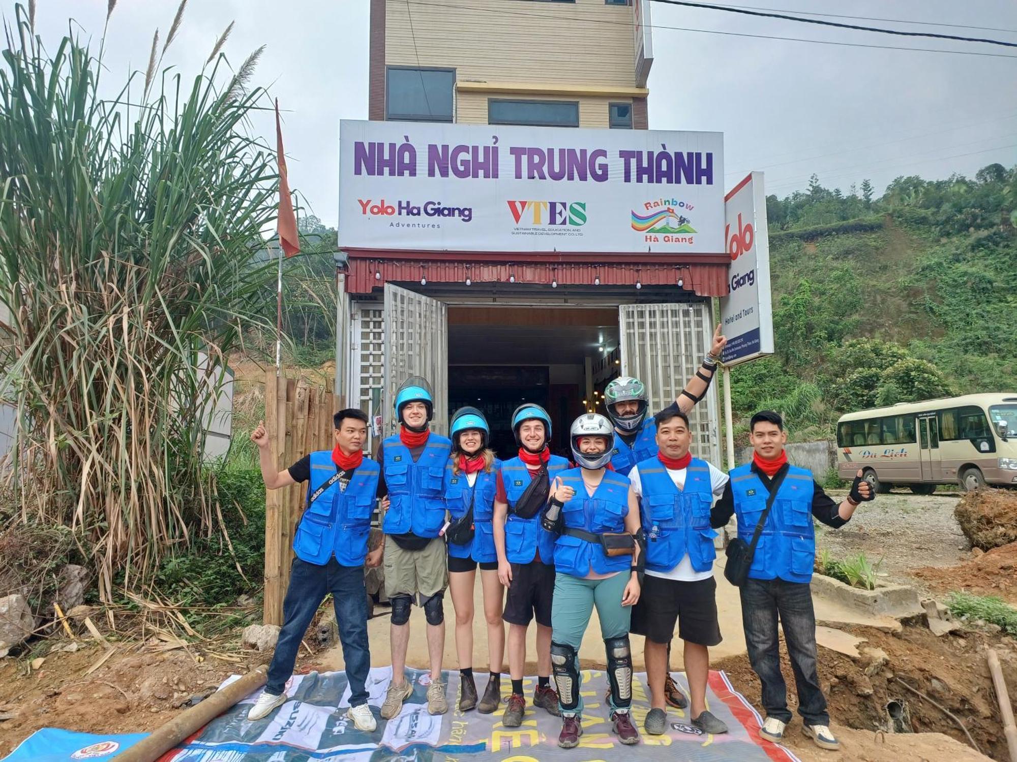 Yolo Ha Giang Adventures, Motorbike And Loop Tours Hotel Exterior foto