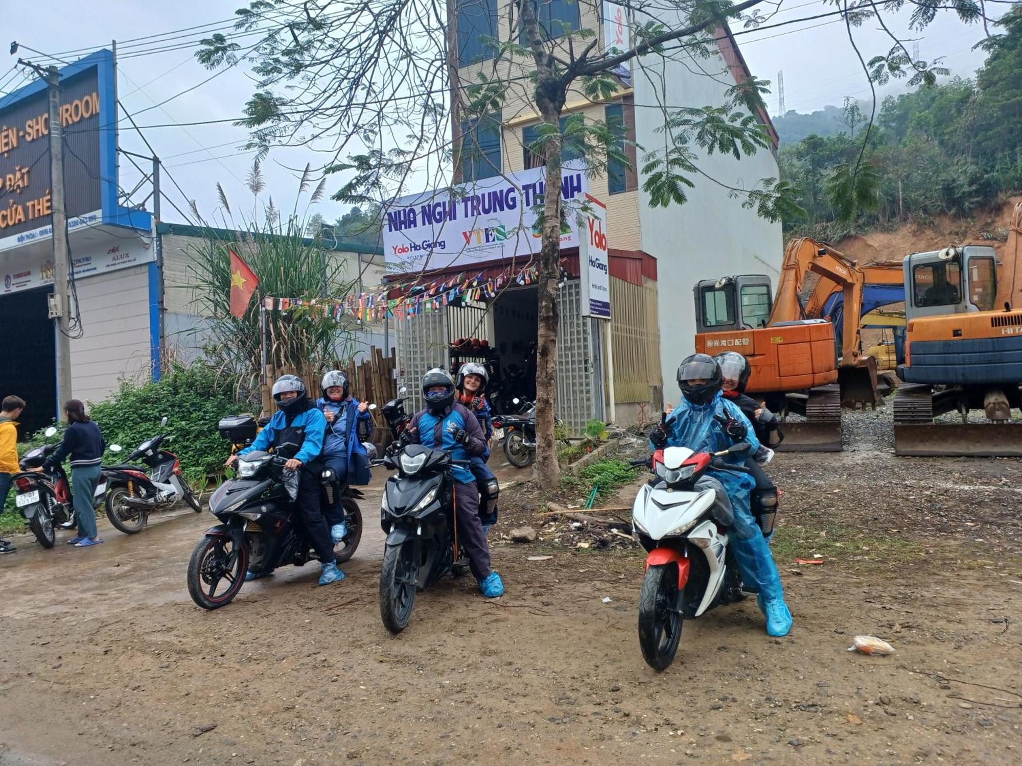 Yolo Ha Giang Adventures, Motorbike And Loop Tours Hotel Exterior foto