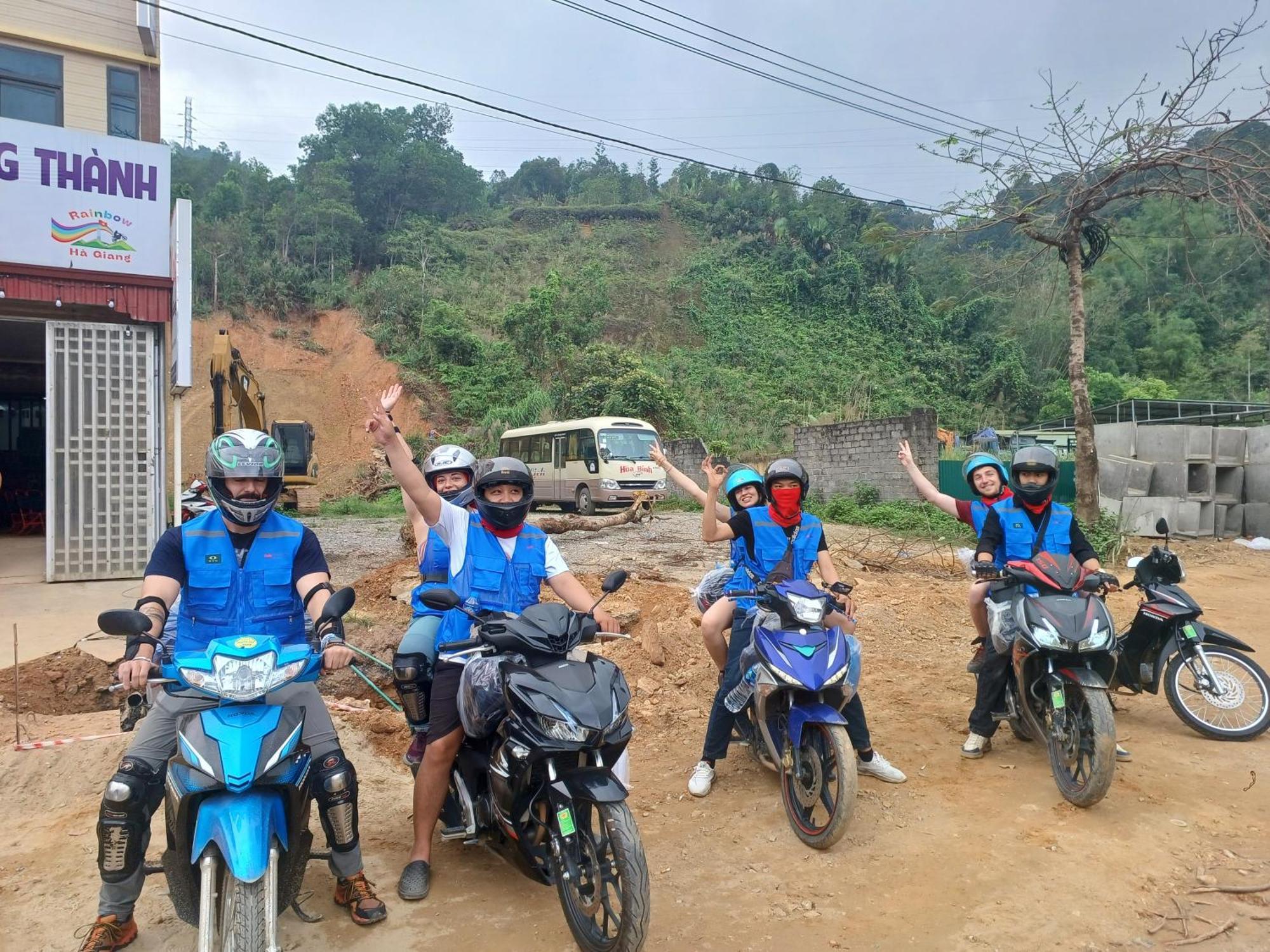 Yolo Ha Giang Adventures, Motorbike And Loop Tours Hotel Exterior foto