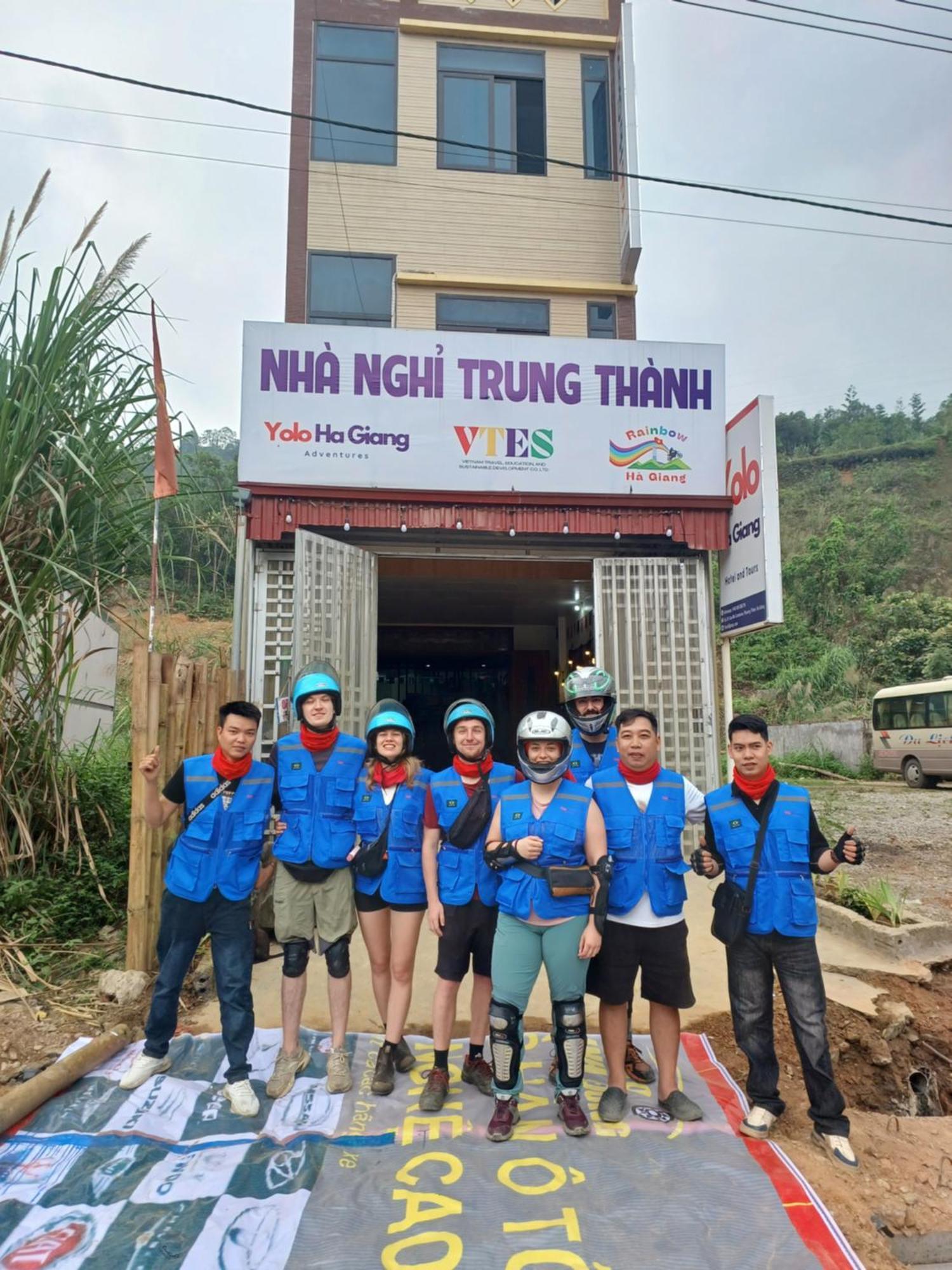 Yolo Ha Giang Adventures, Motorbike And Loop Tours Hotel Exterior foto