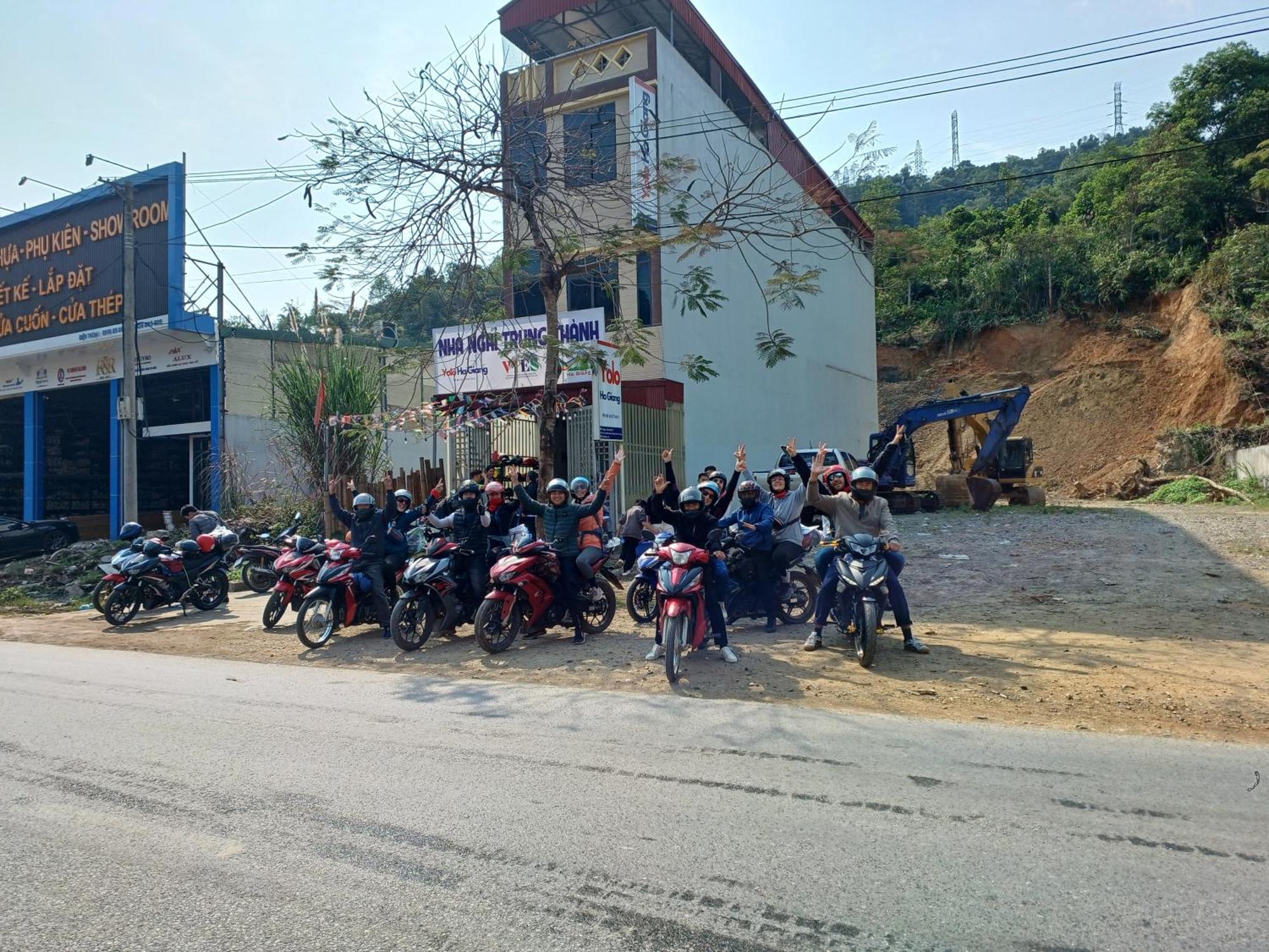 Yolo Ha Giang Adventures, Motorbike And Loop Tours Hotel Exterior foto