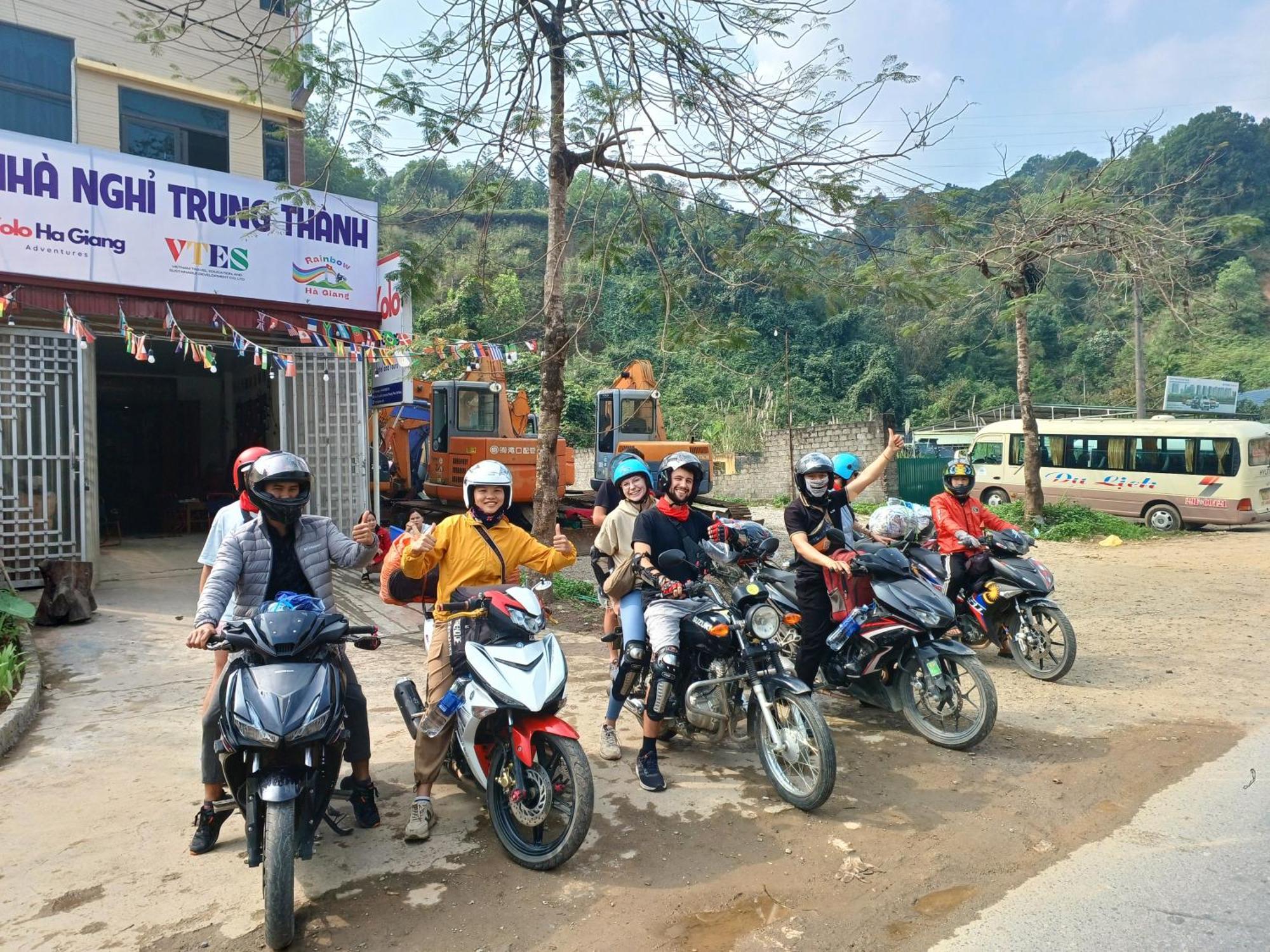Yolo Ha Giang Adventures, Motorbike And Loop Tours Hotel Exterior foto