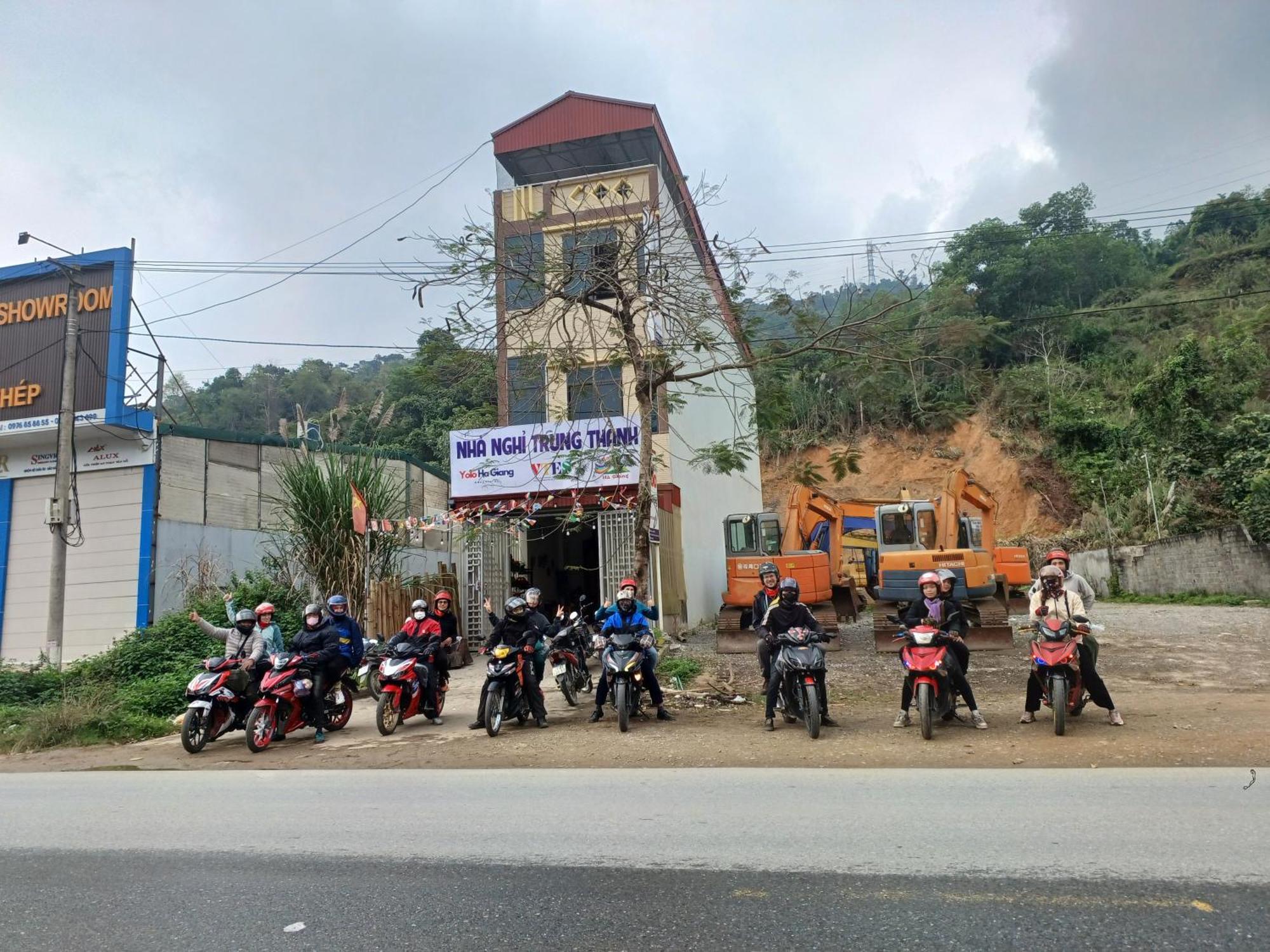 Yolo Ha Giang Adventures, Motorbike And Loop Tours Hotel Exterior foto