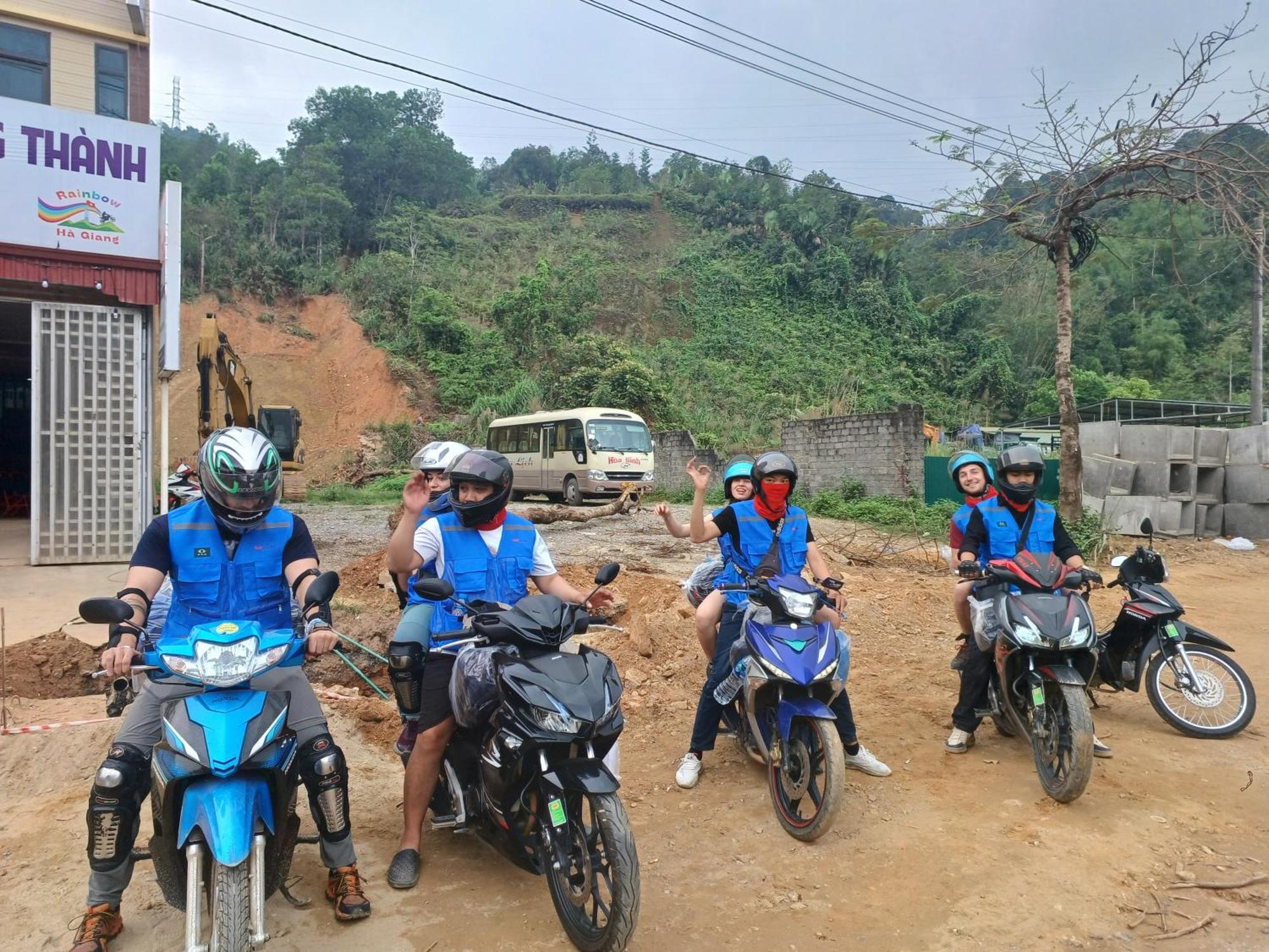 Yolo Ha Giang Adventures, Motorbike And Loop Tours Hotel Exterior foto