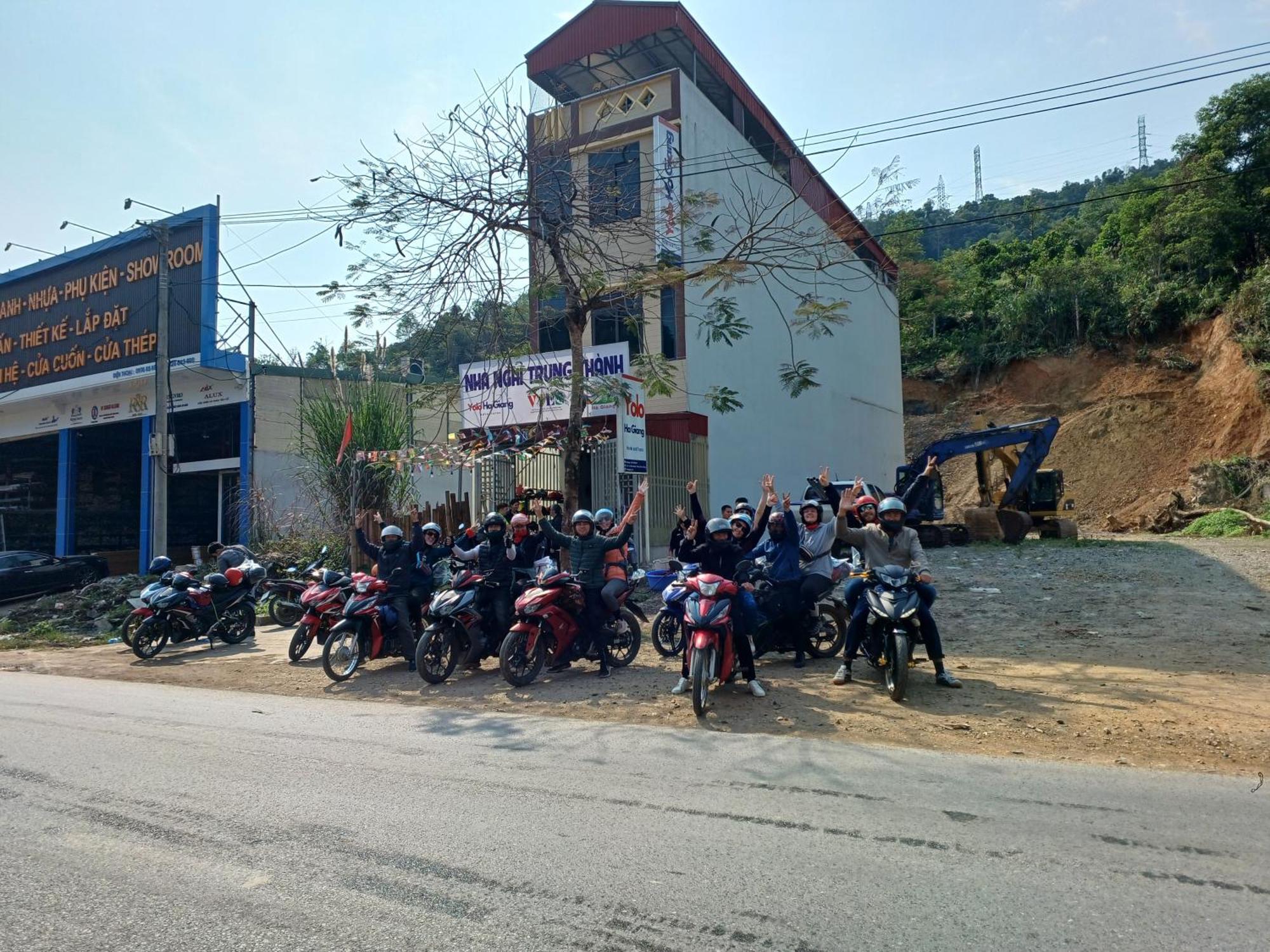 Yolo Ha Giang Adventures, Motorbike And Loop Tours Hotel Exterior foto