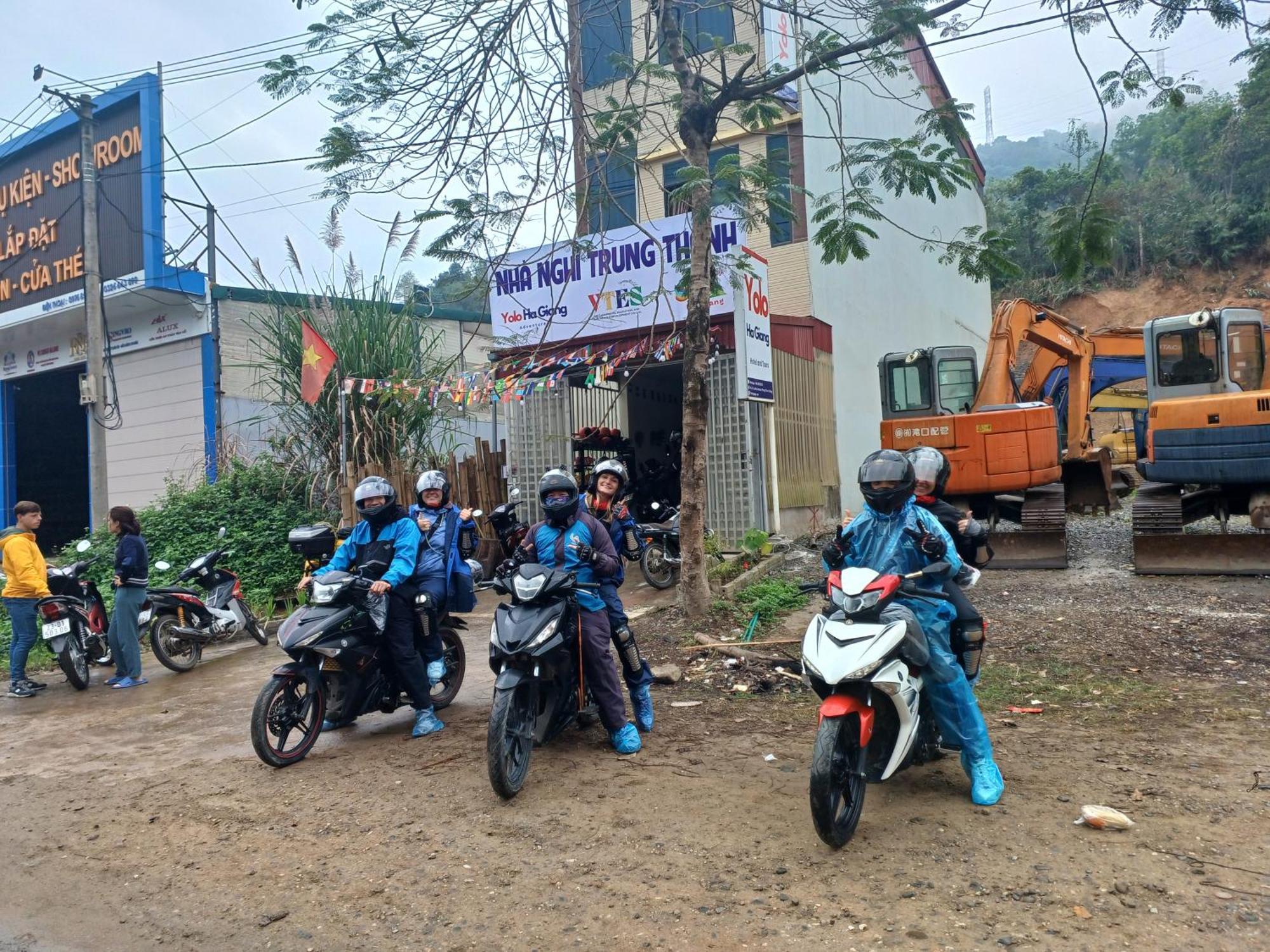 Yolo Ha Giang Adventures, Motorbike And Loop Tours Hotel Exterior foto